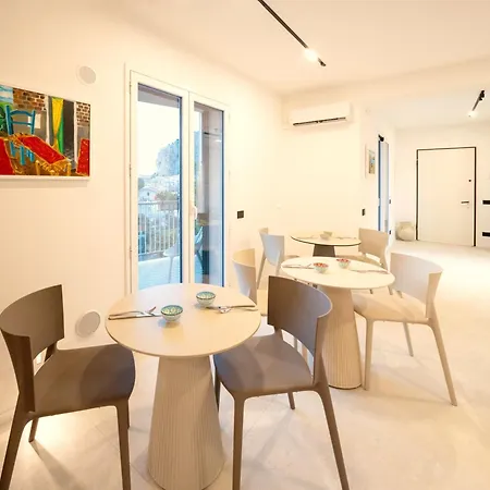 Luxury تْشيفالو