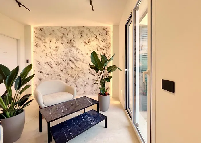 Luxury בית הארחה 4*